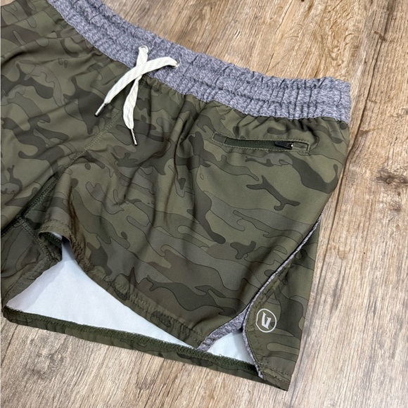 Vuori • Camo Clementine Shorts - Picture 2 of 7